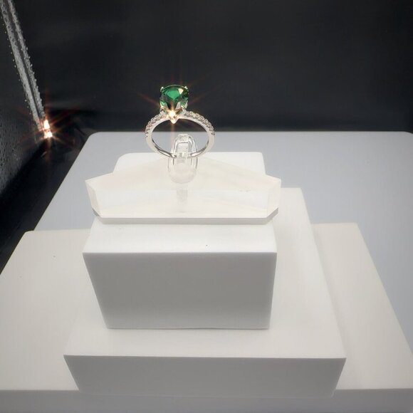 Sterling Silver Tone Green Gemstone Pear Cut Ring Size 6 - Picture 5 of 10